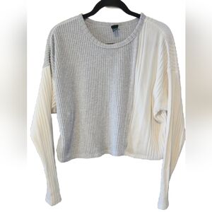 Wild Fable Knit Two Toned Pullover Crewneck Size M.